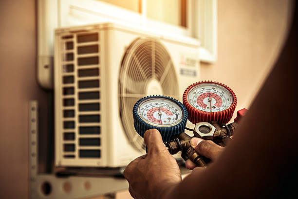 Professional Hvac technician working in Greenbrae, CA